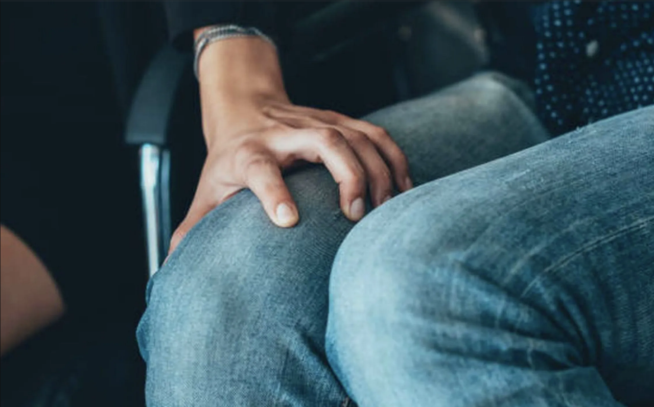 Profesor abusó sexualmente de sus alumnas y las sobornó para no denunciarlo