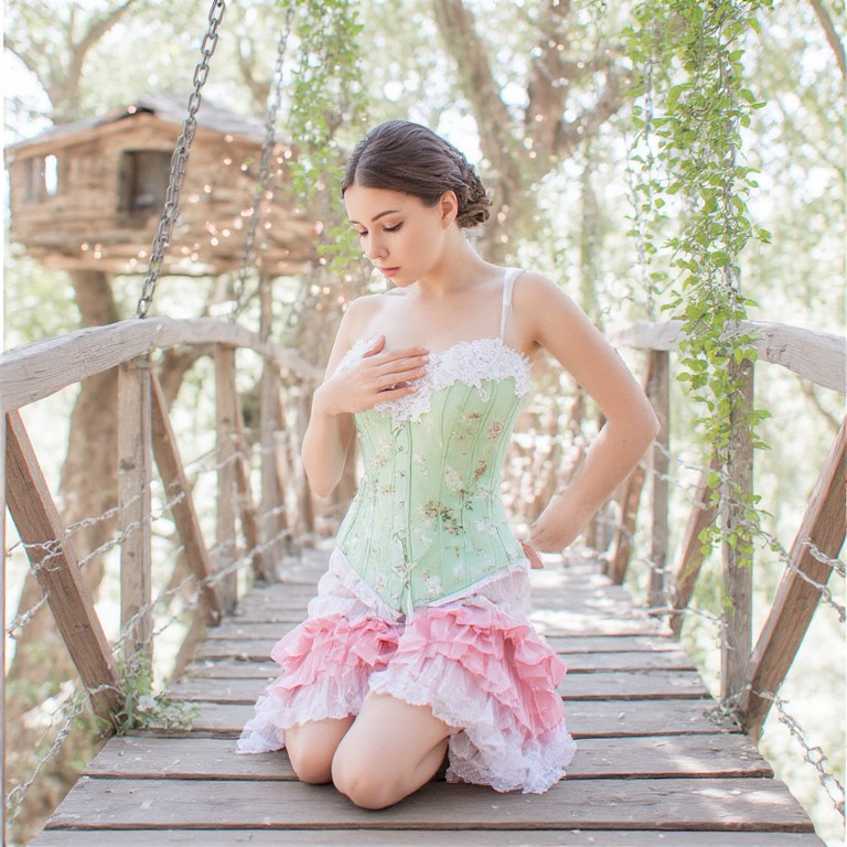 A-young-fair-skinned-woman-lik-(18)