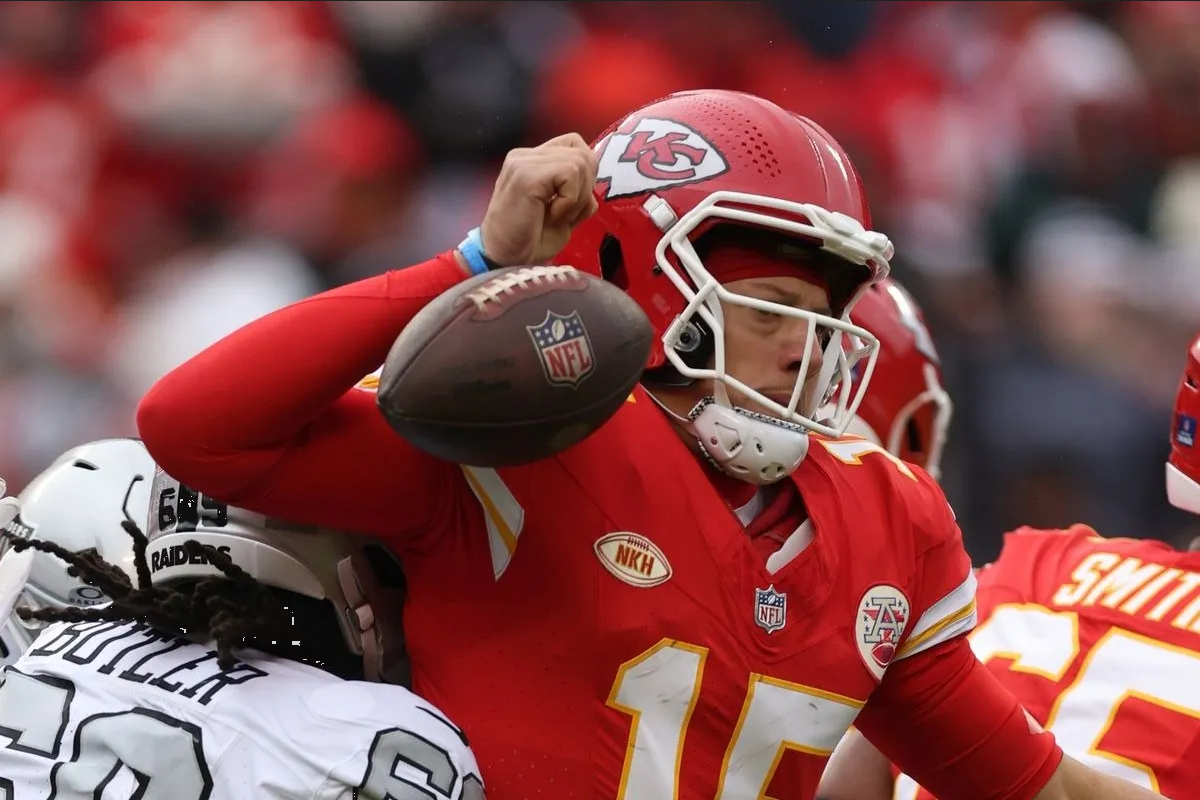 Patrick Mahomes y los Chiefs pierden ante los Raiders: No aseguran la NFC