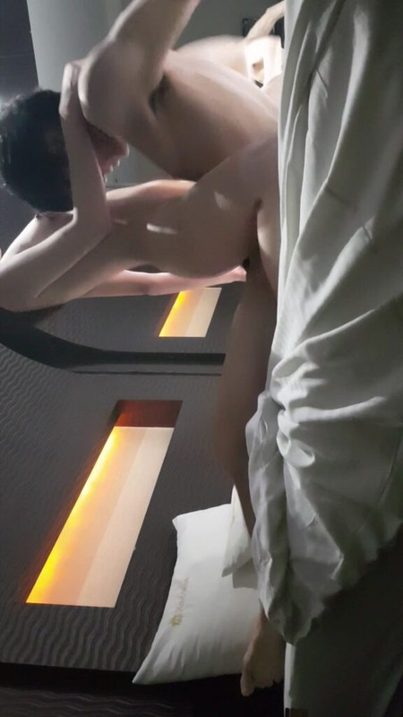 22년-딸롱도르-레전드-허리돌림녀.mp4_000874166-576x1024