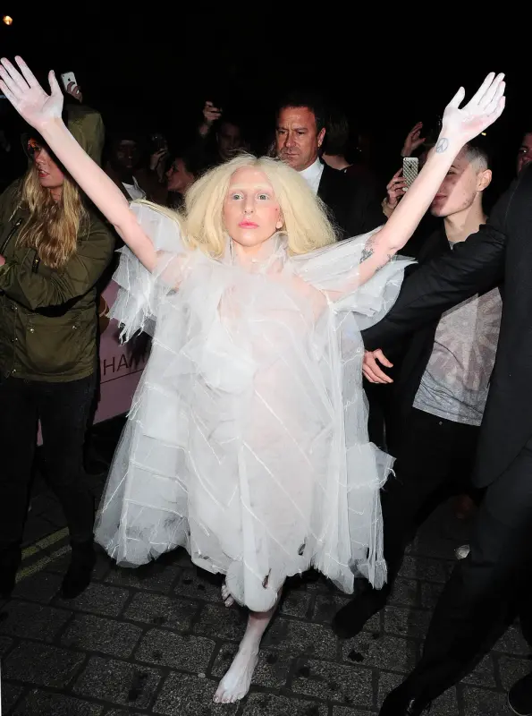 10-25-13-Arriving-in-London-001.webp