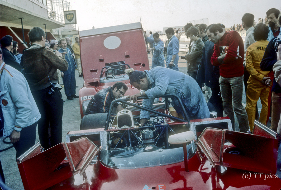 Ferrari-pit.jpg