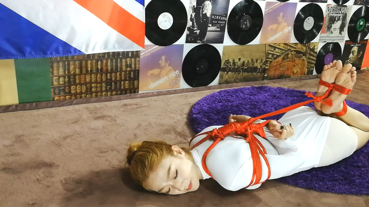 真实经典 形体美女莉莉的绳艺捆绑训练.mp4_20230908_185218.332