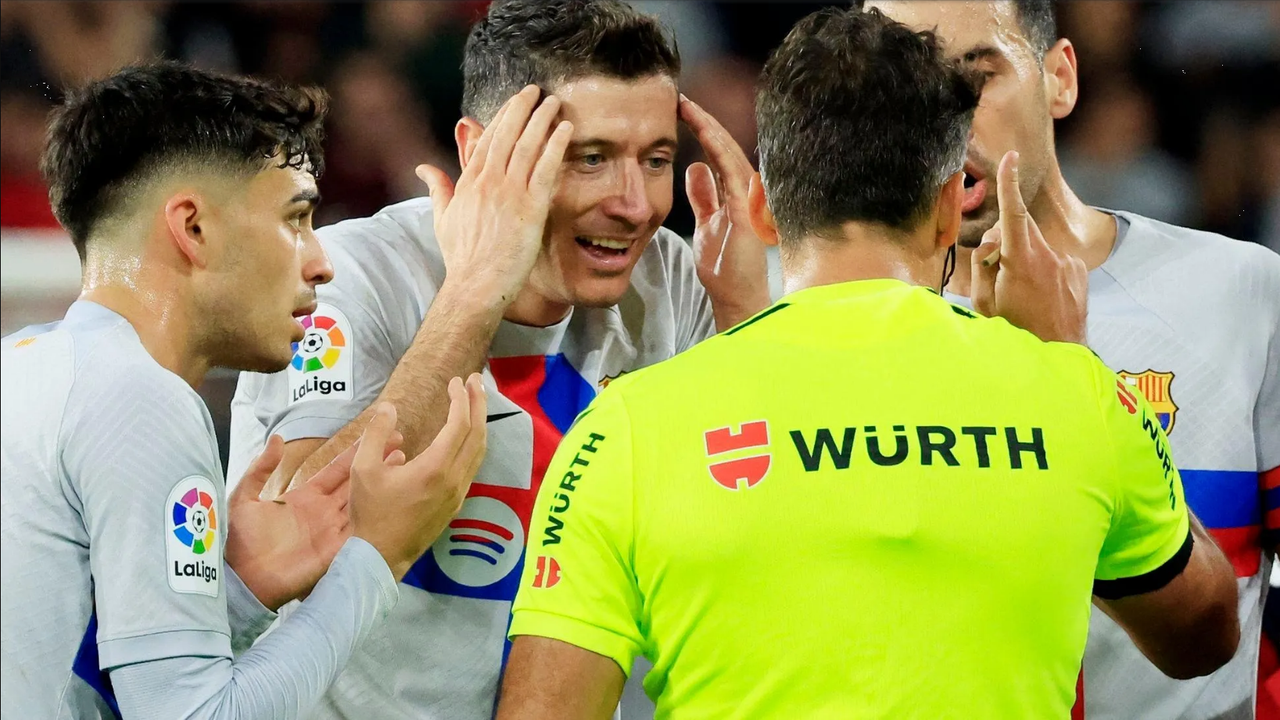 Robert Lewandowski sancionado por el TAD con 3 partidos de suspensión