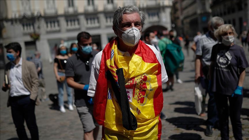 España elimina el uso de cubrebocas en pleno repunte de COVID-19