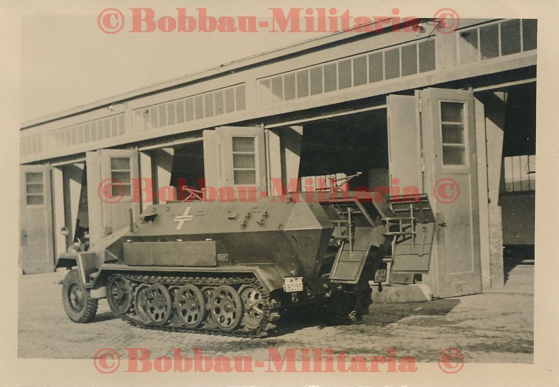 Weimar-Jena Schützenpanzerwagen SdKfz 251 Kaserne WH-90355 Komma
