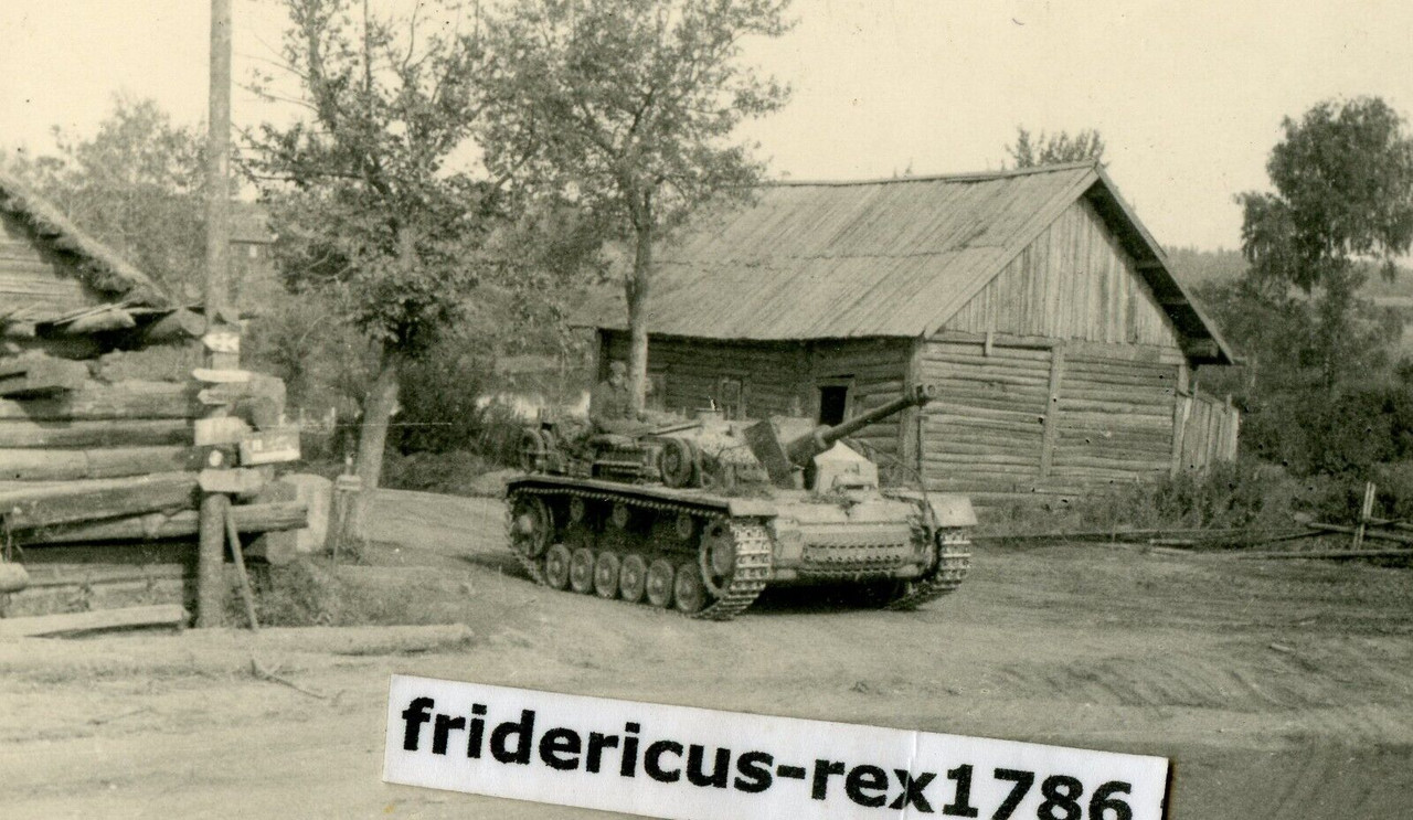 H14 Foto Ostfront StuG Sturmgeschütz Sturmartillerie Panzer Frontfahrt HKL