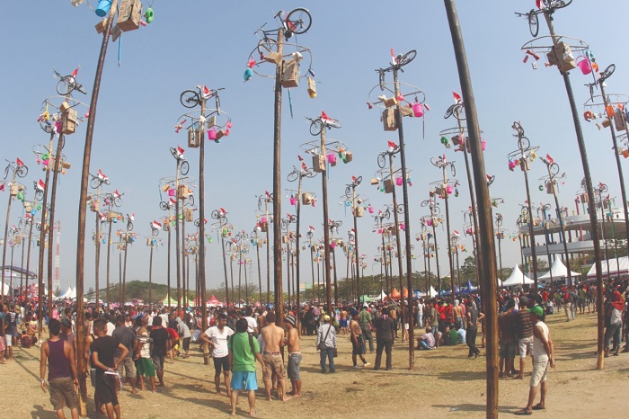 Panjat Pinang.