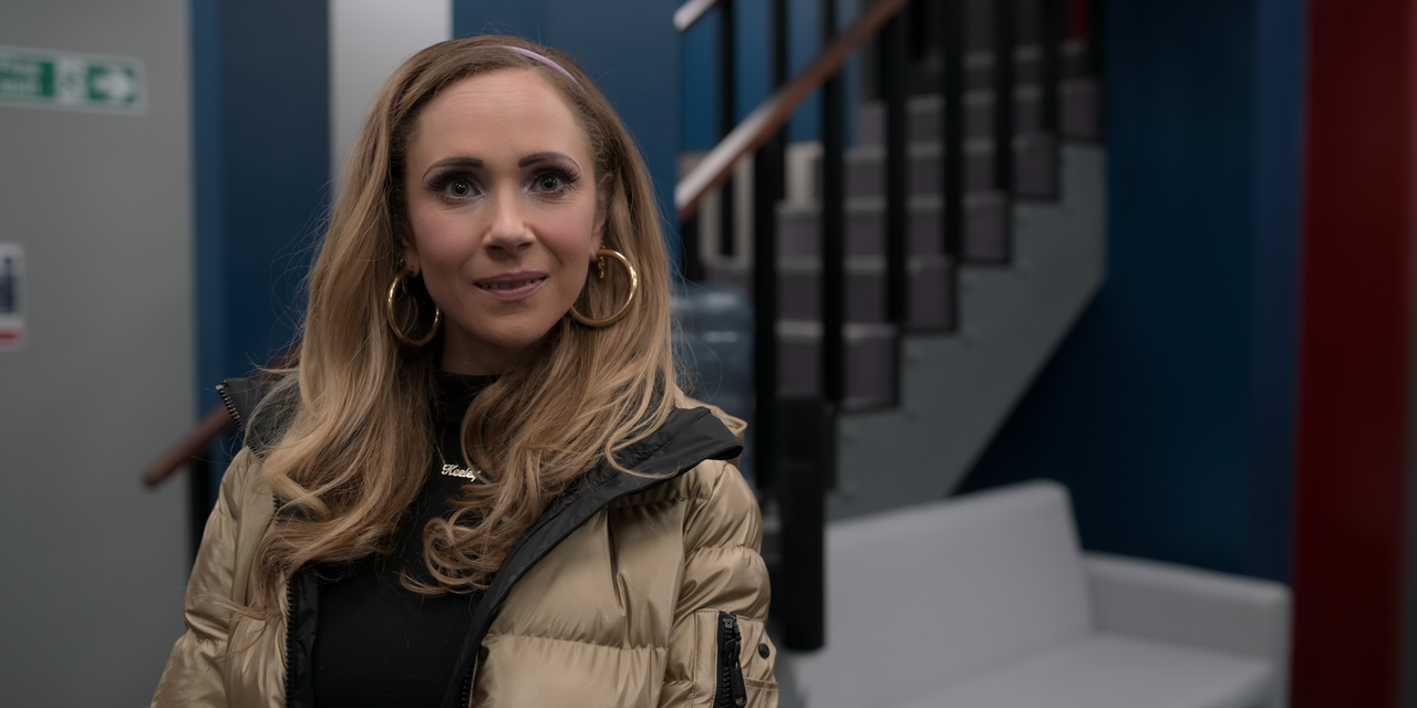 Ted Lasso S02 E07 Headspace 2160p 10bit ATVP WEB DL DDP5 1 HEVC Vyndros