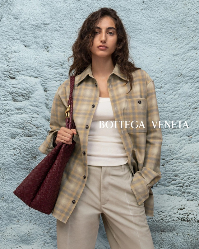Bottega Veneta, la campagna SS23 con Kate Moss Bottega Veneta, la campagna SS23 con Kate Moss