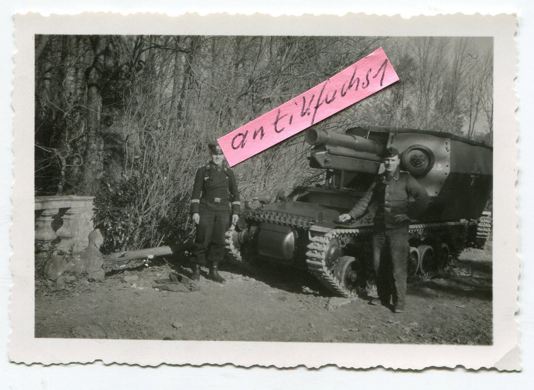 Panzer-SfL 15cm ( Sd.Kfz.135-1) mit 3 u.Zeichen