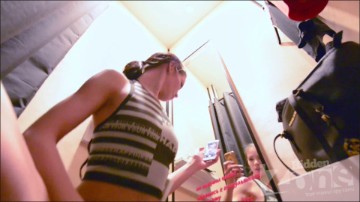 [Image: Voyeur25035102419.jpg]