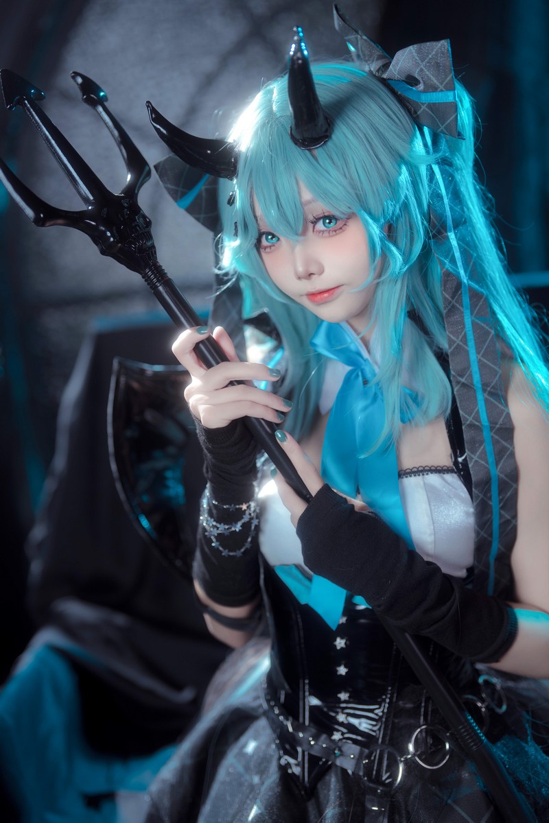 艾西Aiwest 初音未来小恶魔Cosplay写真图集 Miku恶魔主题高清图集 26P (157.7M)插图5