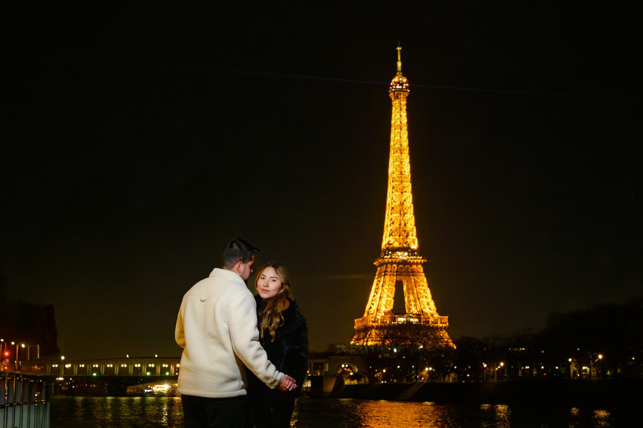 Ensaio em destino com casal em Paris