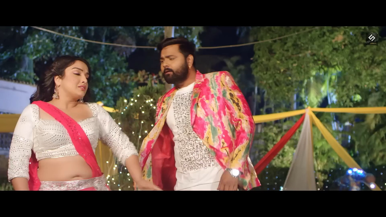 Amrapali Dubey Hot Sexy song latest bhojpuri gana -Samaj Mein Parivartan.mp4_snapshot_02.53.791