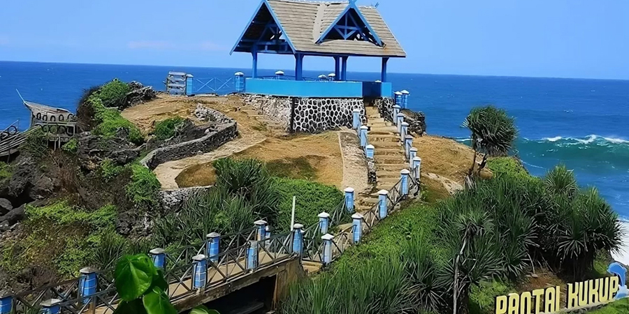 Pantai Kukup: Salah Satu Destinasi Wisata yang Sangat Ramai Pengunjung