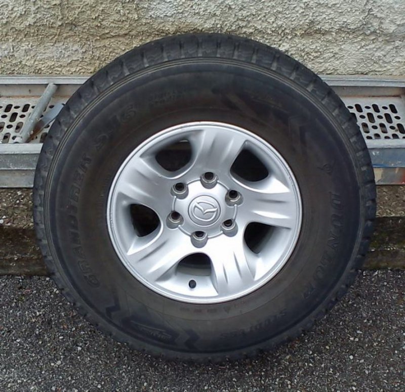mazda-b2500-15-original-alu-felge-gumama-265-70-15-slika-42834421