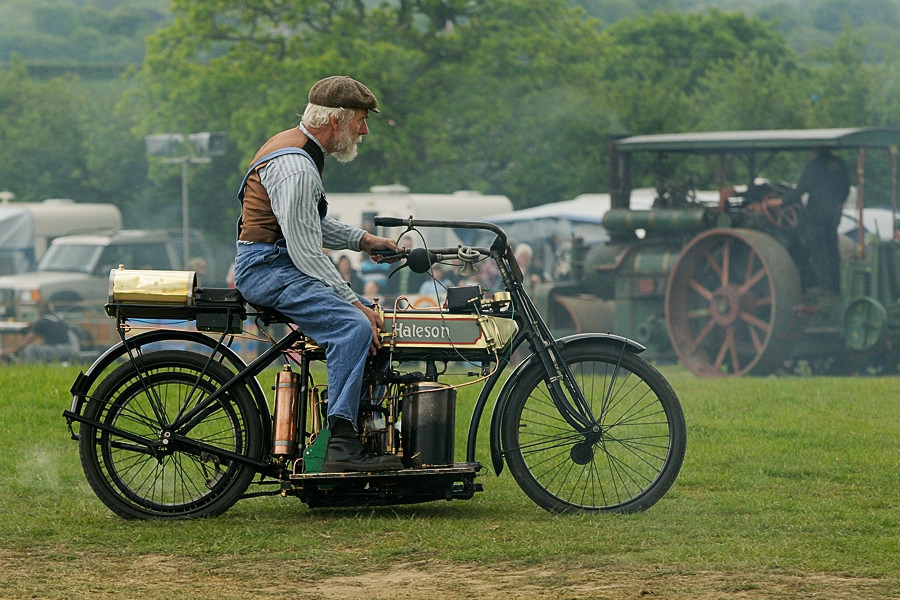 Haleson-Steam-motor-Cycle.jpg