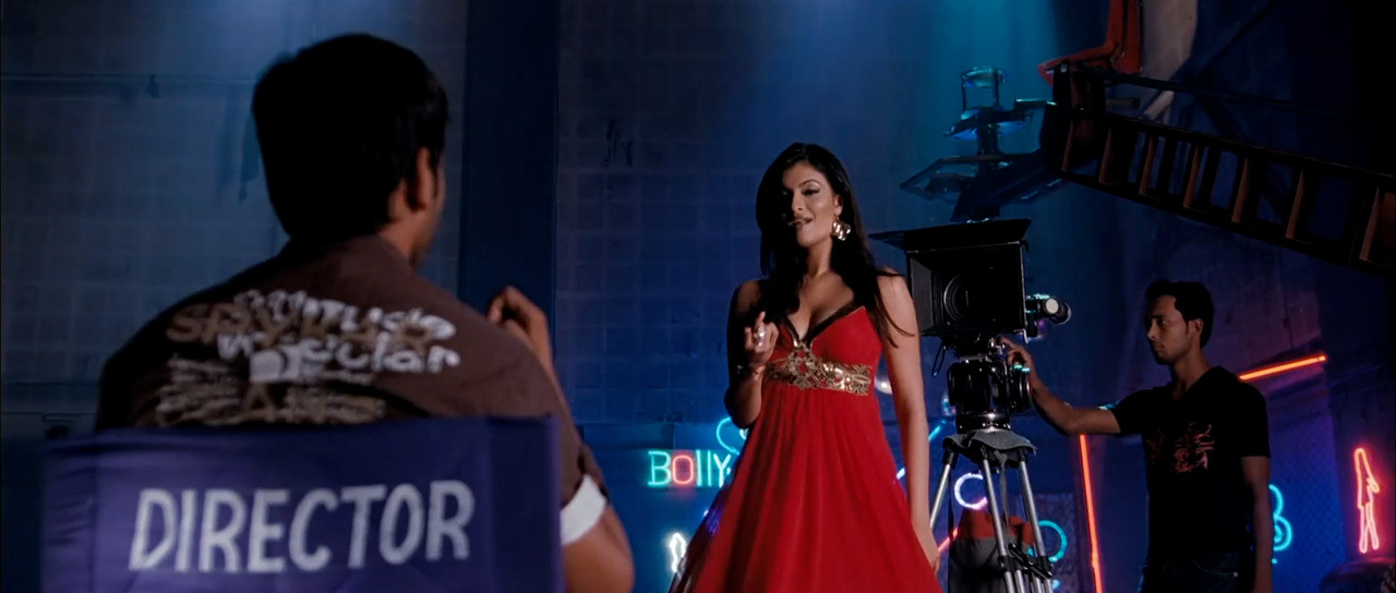 [Image: Chaloo-item-song-00-00-08-11-Still003.jpg]