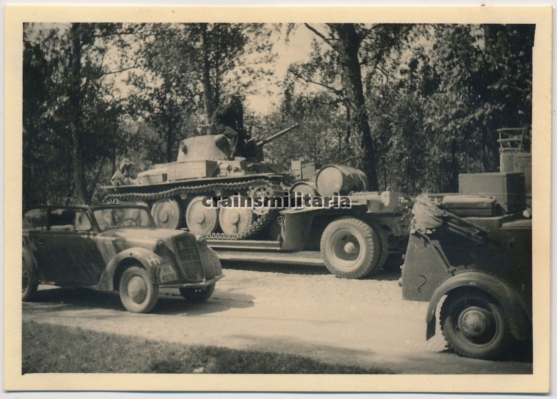 Orig. Foto Panzer 38 (t) Tank der 12.Pz.Div. auf Tieflader Anhänger in Russland