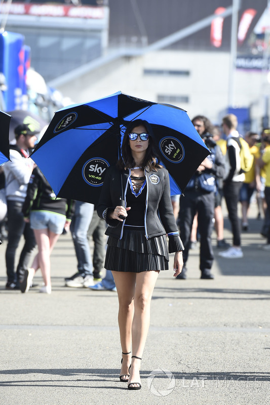 motogp-french-gp-2018-girls