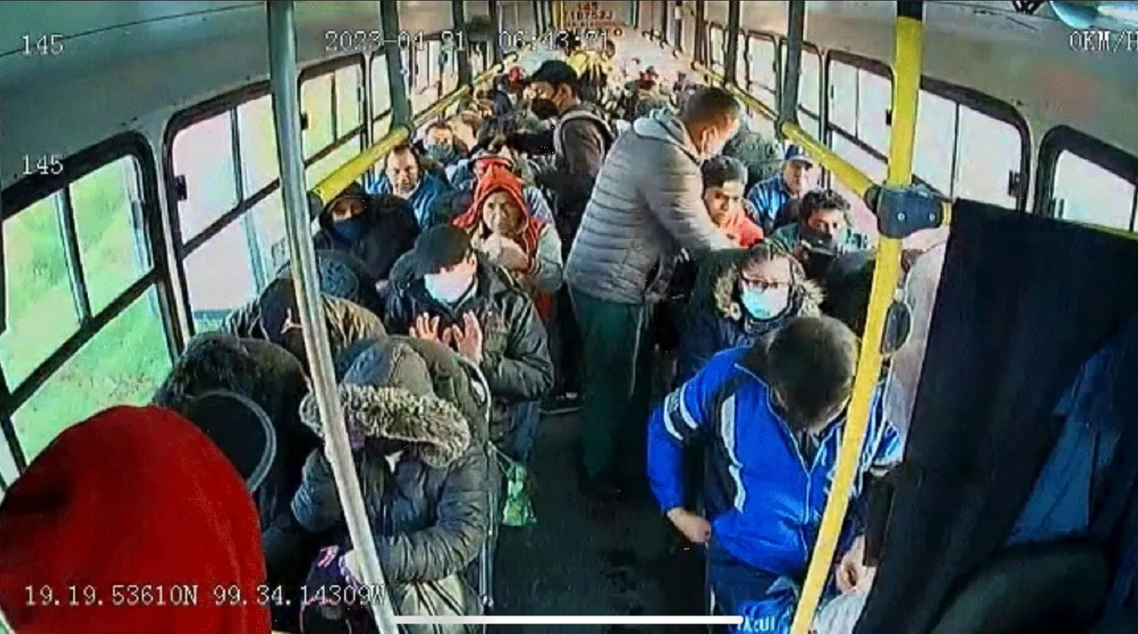 Violento asalto en autobús de Toluca, sujetos amenazaron con disparar: video