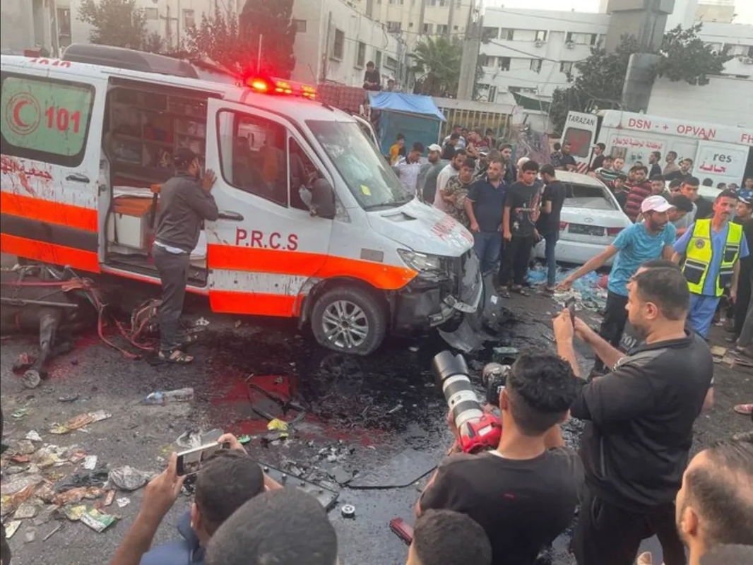 Bombardean ambulancias en Gaza; reportan 13 muertos