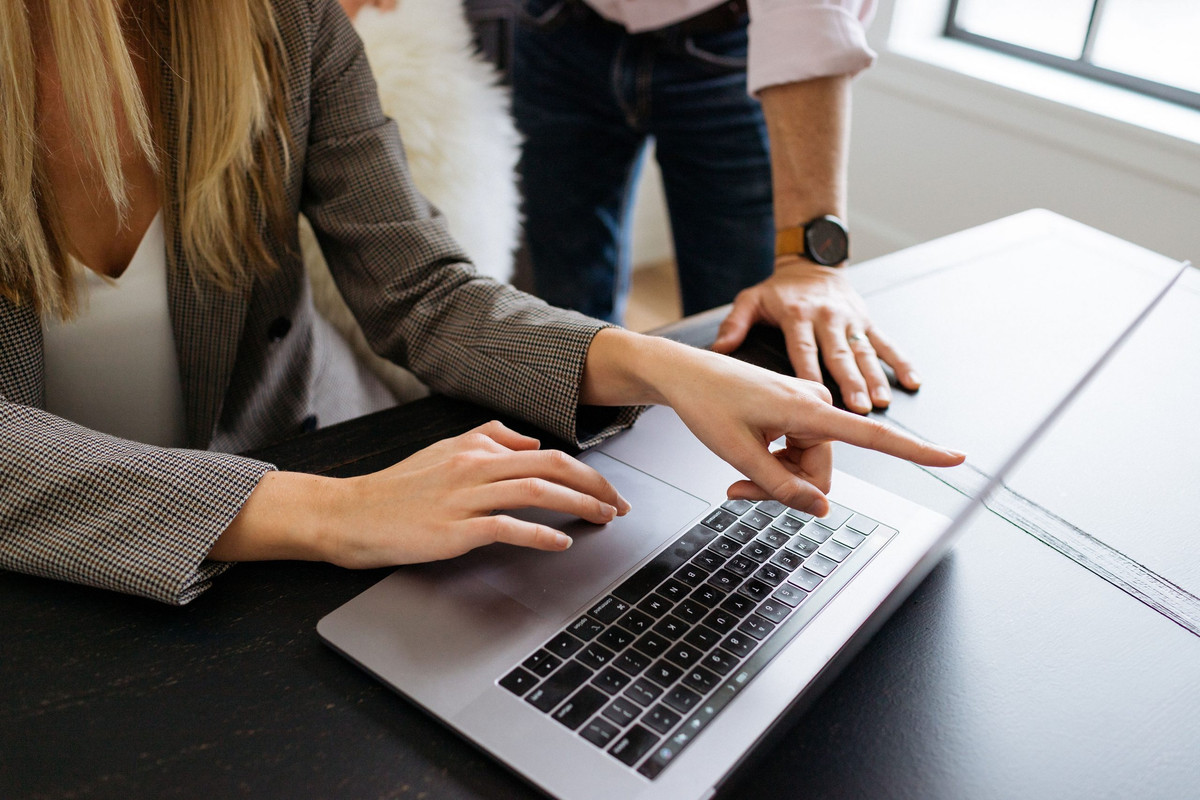 Cost-Saving Benefits Of Hiring A Virtual CFO For Your Small Business