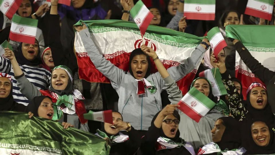Más de 25 mil mujeres en Irán podrán disfrutar del futbol en un estadio tras 40 años