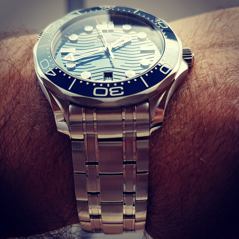 Ω Seamaster Professional Diver 300M Co-Axial Master Chronometer 42mm Cal. 8800 Blue (1)