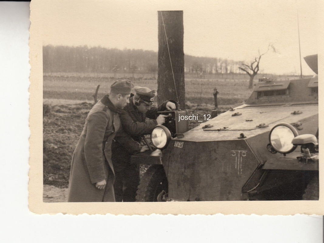Foto   Funker Funkgerät gep.SdKFZ