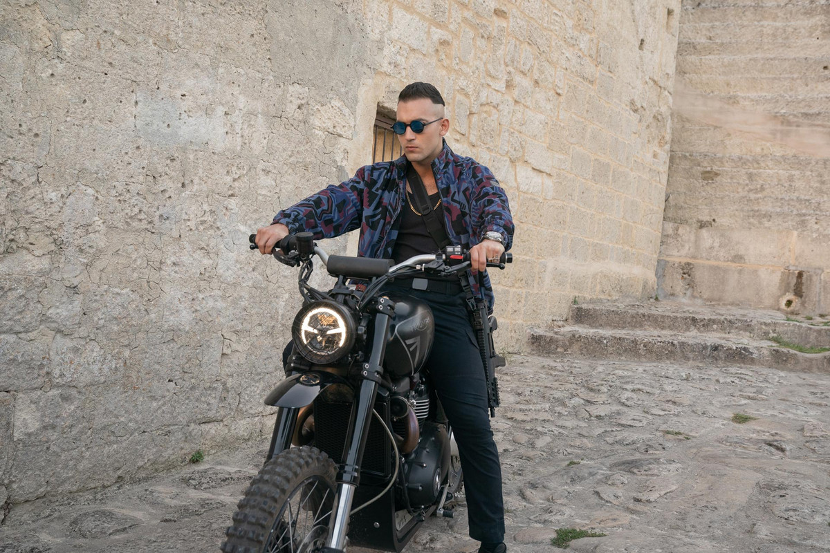 Primo-on-his-Triumph-Scrambler-1200-XE-in-Matera-Italy