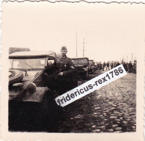 Foto VW Kübelwagen typ 82 an der Ostront am Bahnhof Gattschina L