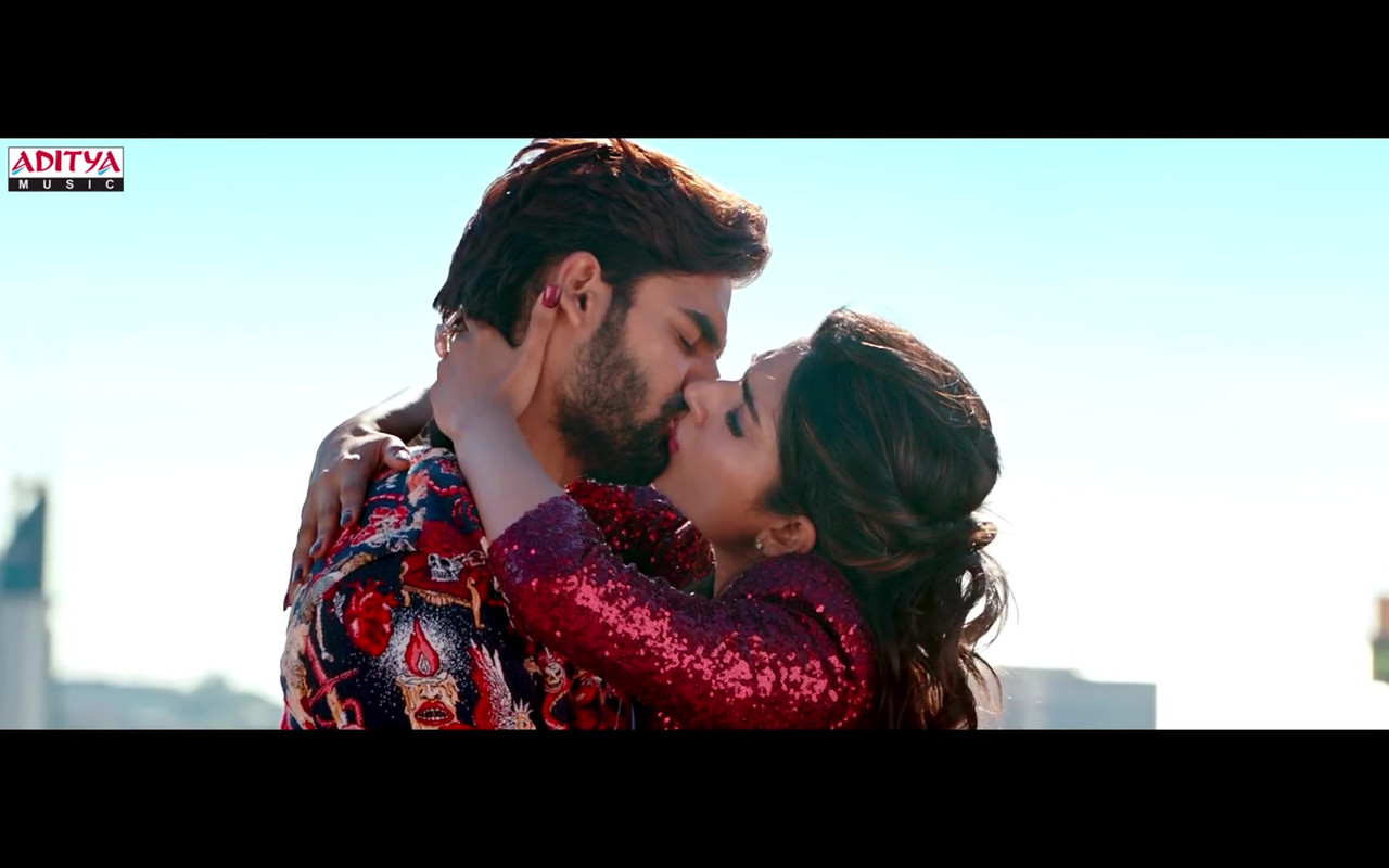[Image: Anagha-HOT-lip-lock-REFT-16.jpg]