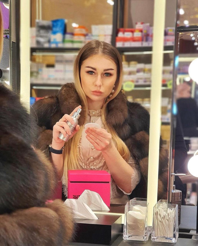 06C86940-B41A-4FA5-8B68-691841F2B68E