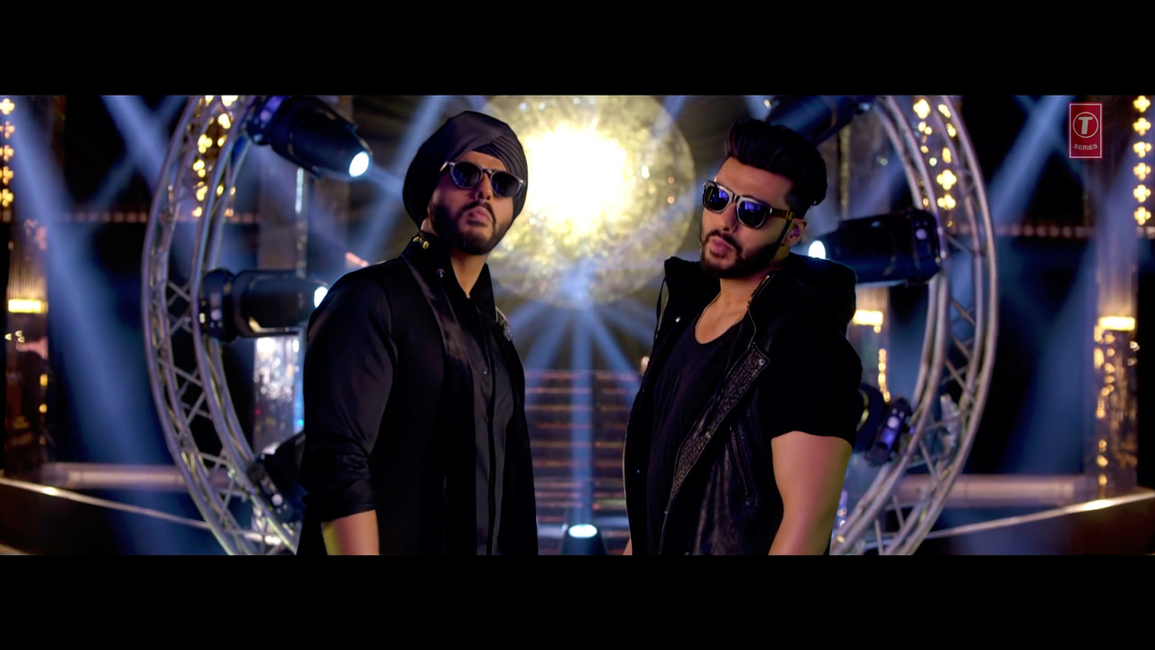 [Image: Mubarakan-Title-Song-Full-Video-Ileana-D...-53-57.jpg]