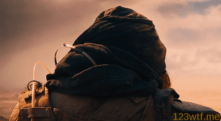 mad-max-fury-road-03-gif-fast-food-wtf-watch-the-film-saint-pauly