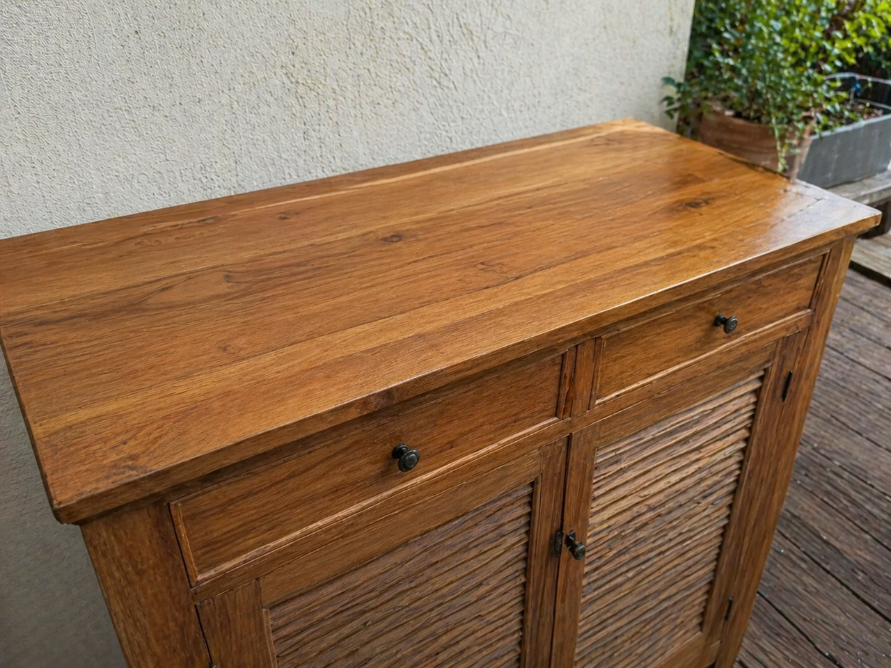 Meuble bois extérieur rénové