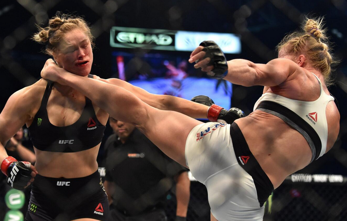 Холи Холм за Ронда Раузи: Тя сама се отдалечи от феновете, а не те от нея