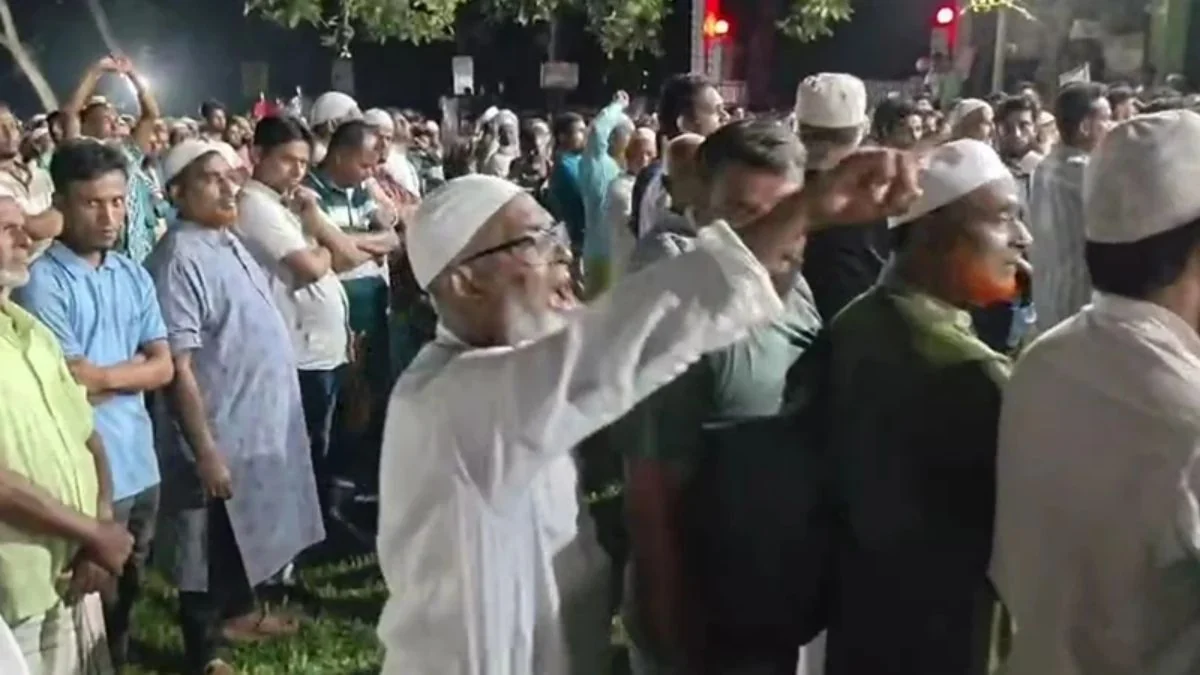 শাকিলের জানাজায় বক্তব্যের সময় এমপির উদ্দেশে ভুয়া ভুয়া স্লোগান