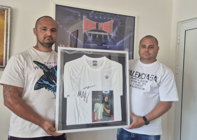 Тениската на Хамзат помогна на Белослава със значителна сума