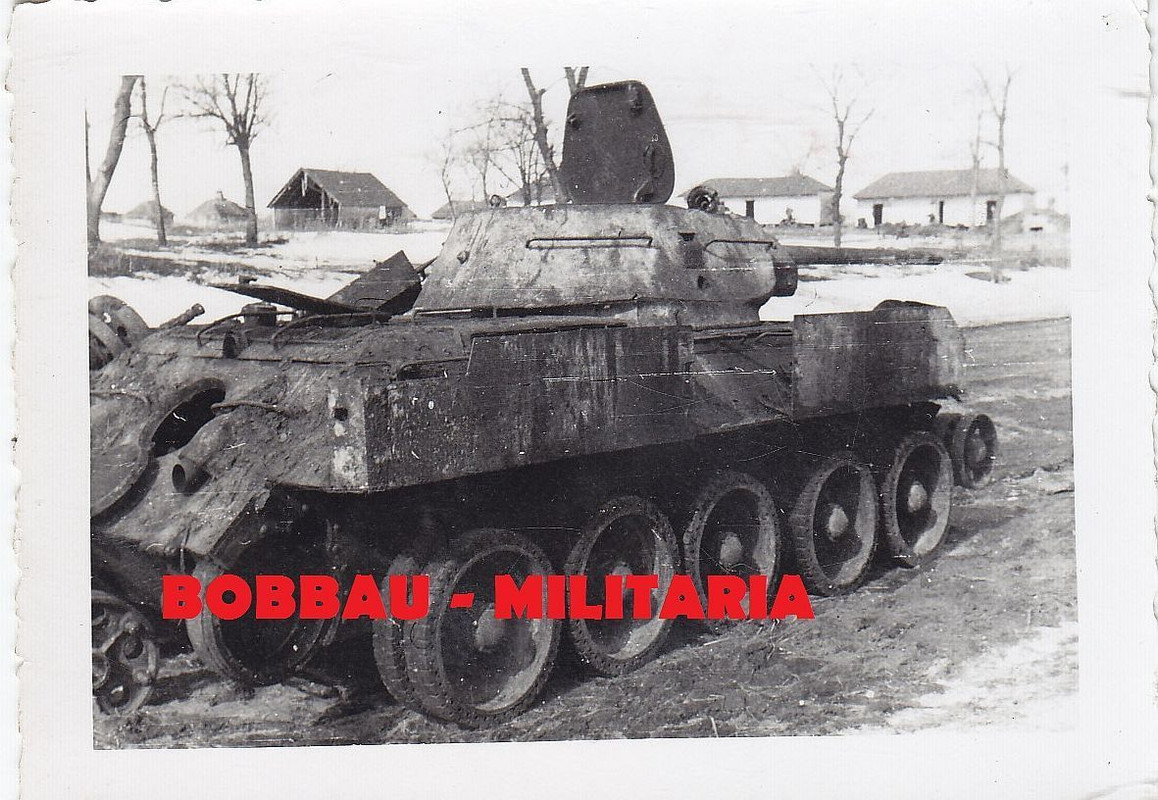 erbeuteter russischer T-34 Panzer weiße Winter-T
