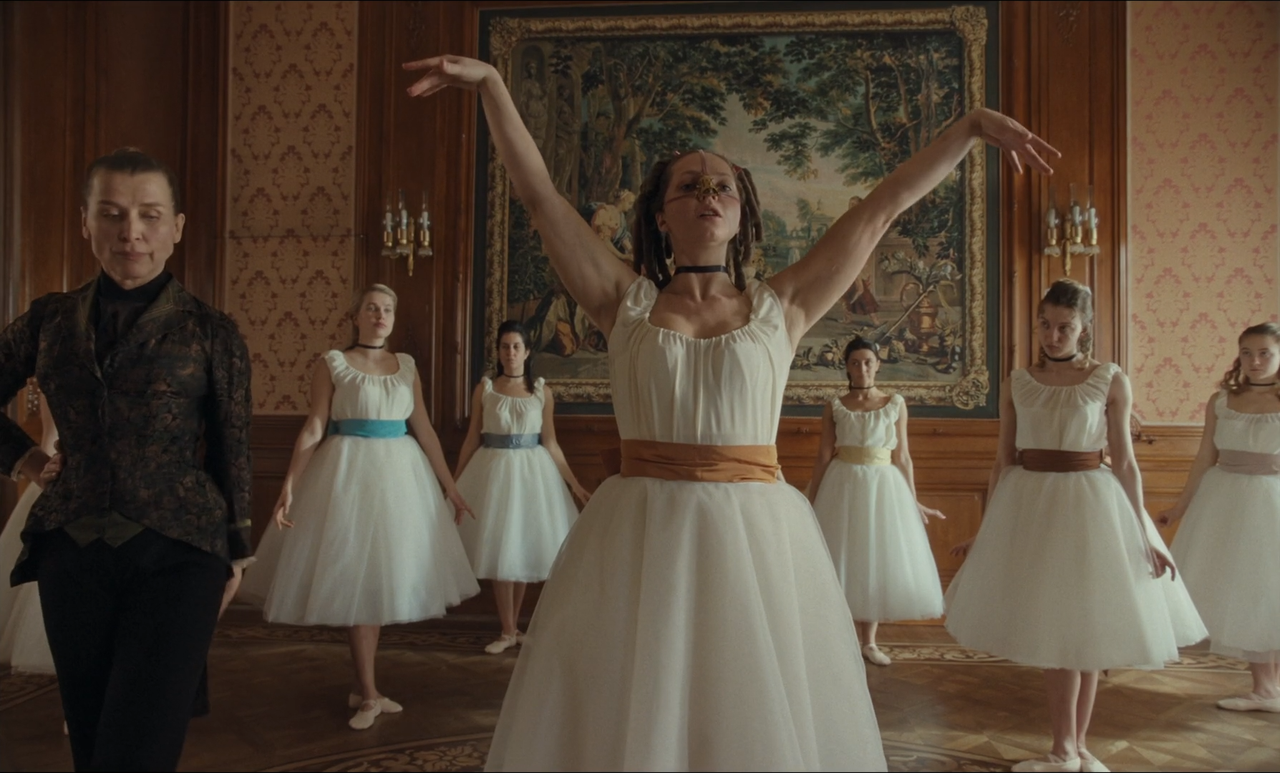 mpv-shot_Гадкая.сестра.The.Ugly.Stepsister.2025.OKKO.Web-DL (2)_00_28_54_0007