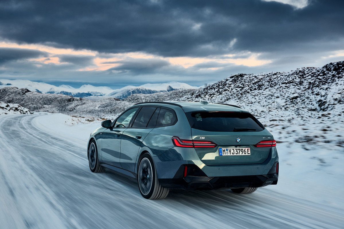P90537310_highRes_the-new-bmw-i5-edriv