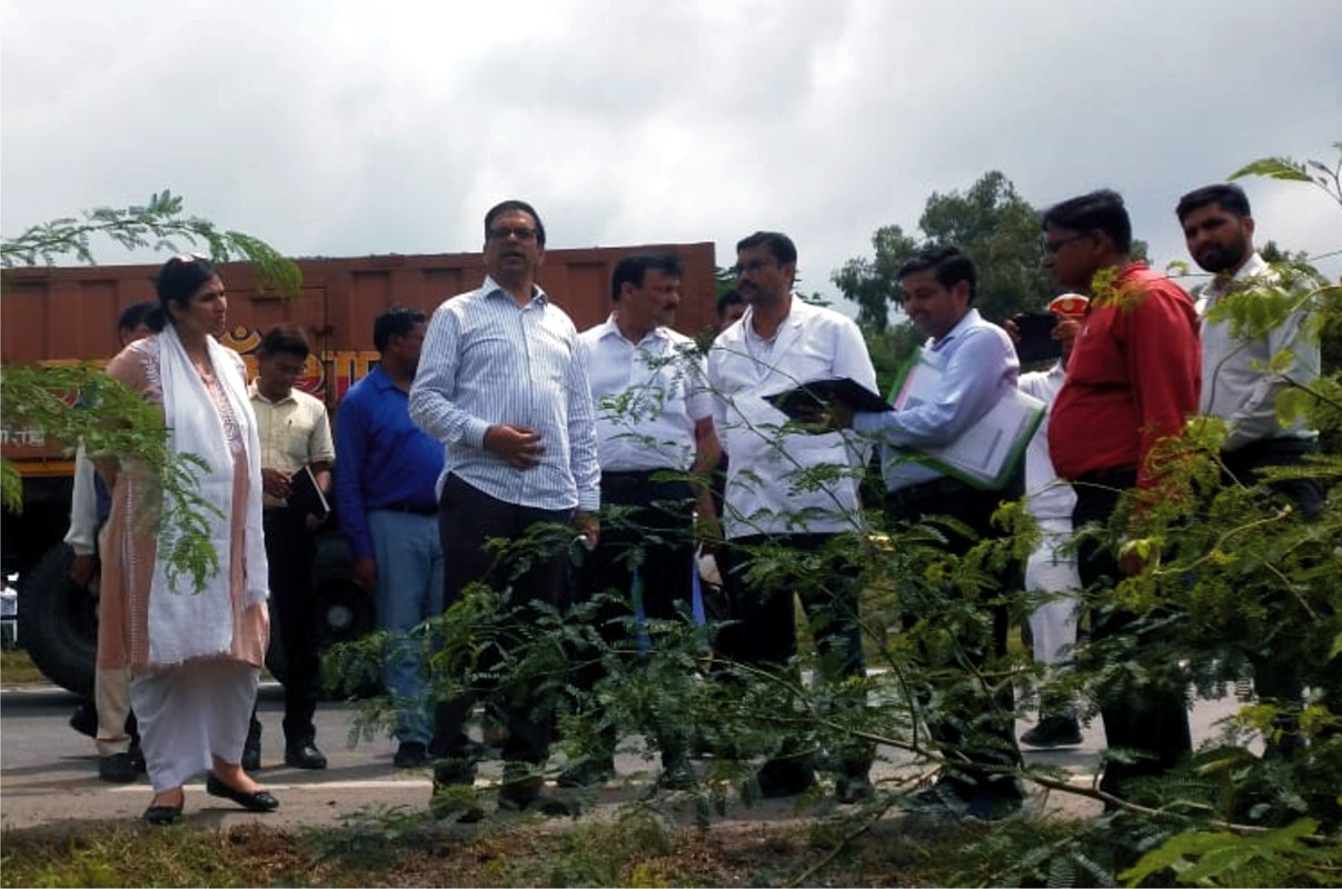 राष्ट्रीय पशुधन एव पशु कृषिधन आटा फार्म में विभागीय अधिकारियों के साथ समीक्षा बैठक