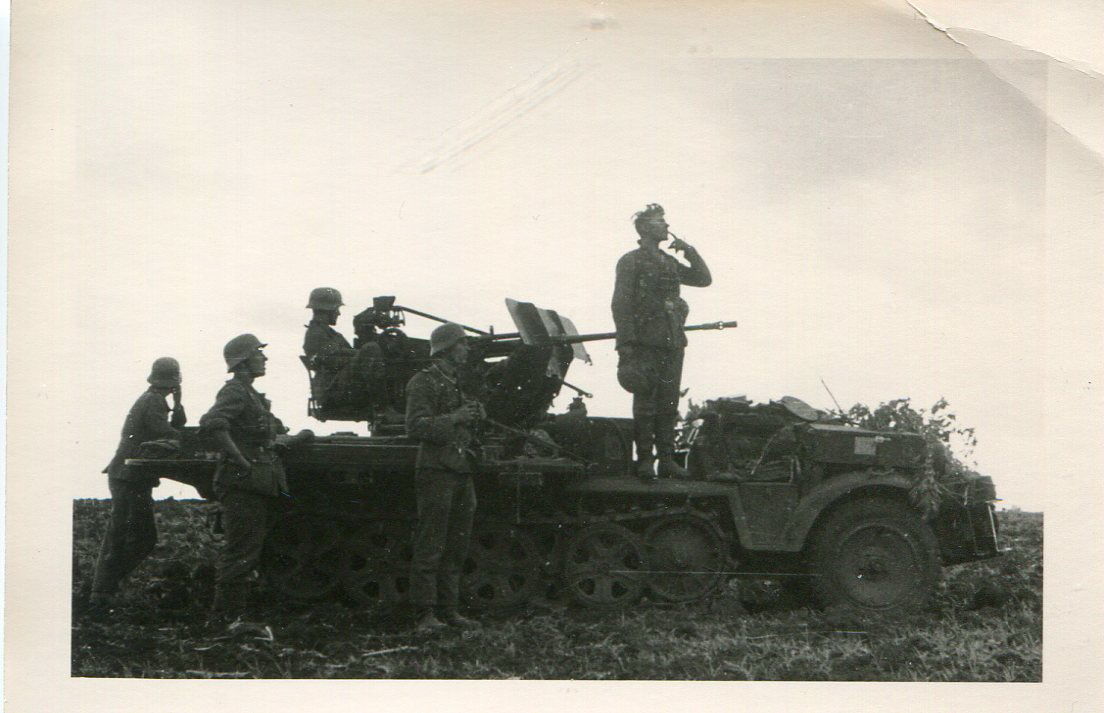 WW II Foto Schützenpanzerwagen Halbkette in Stel