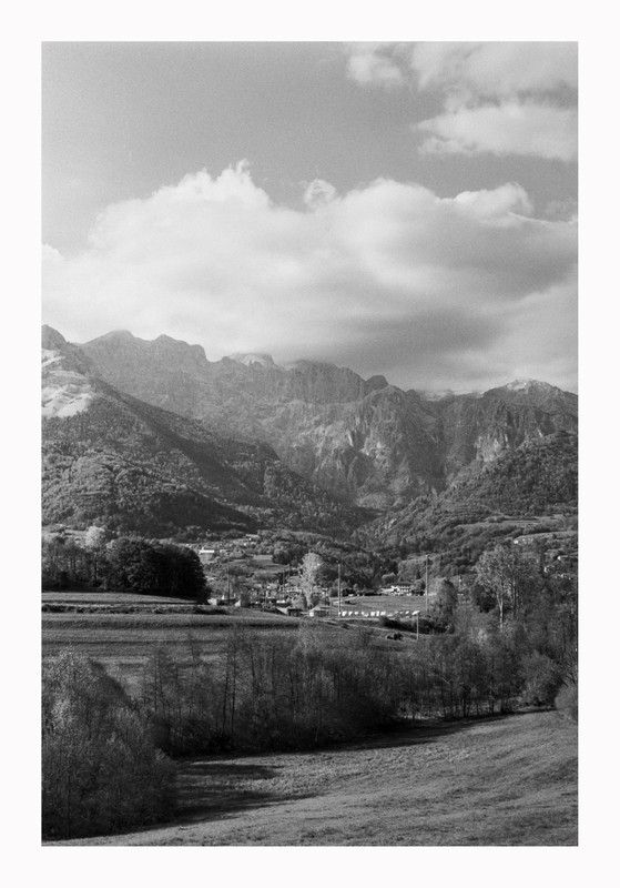 Nikon F_55mm 1.2_28apr2022_12bordo (894x1280)