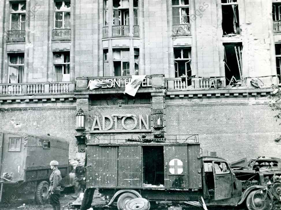 Berlin, Kriegsende Mai 1945, sowjet. Militär vor