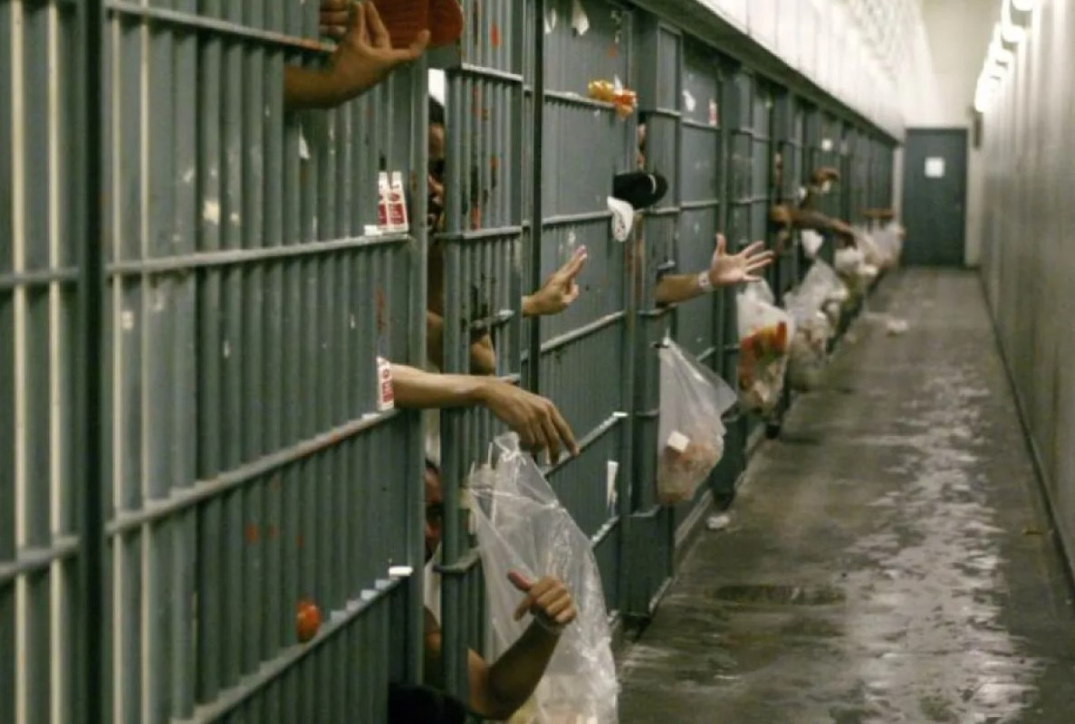 Dan 70 años de cárcel a violadores que atacaron juntos a una mujer