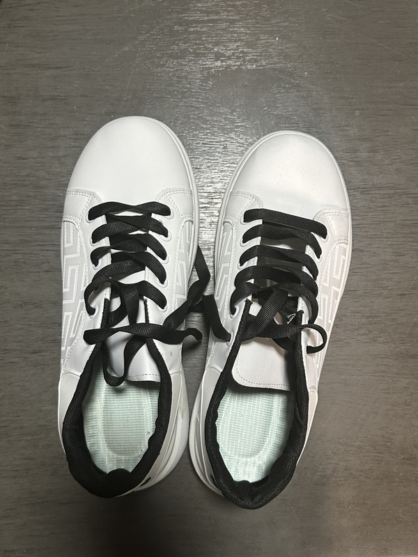 Trendy White Sneakers for a Stylish Look